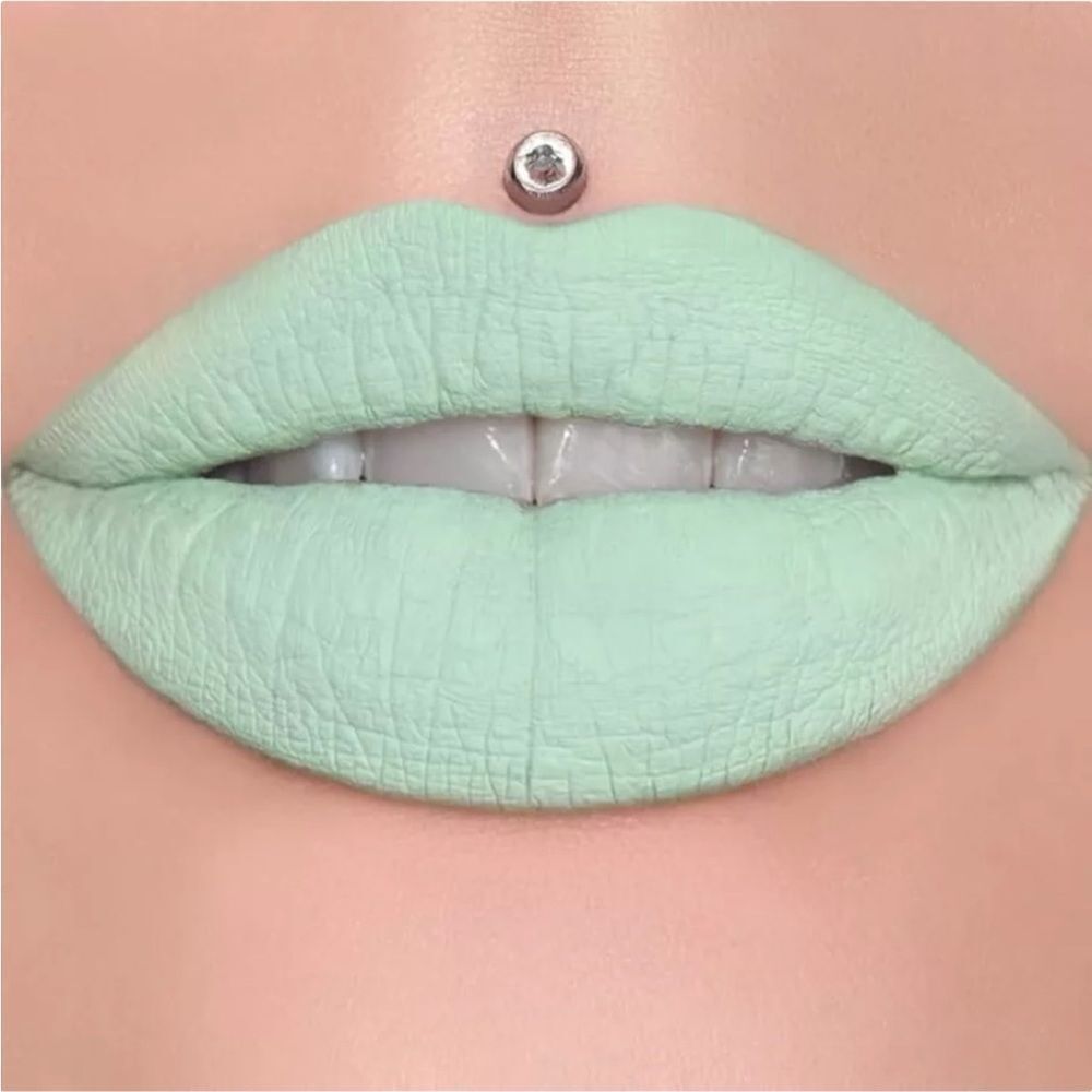 NIB Jeffree Star High Society Velour Liquid Lipstick
High Society